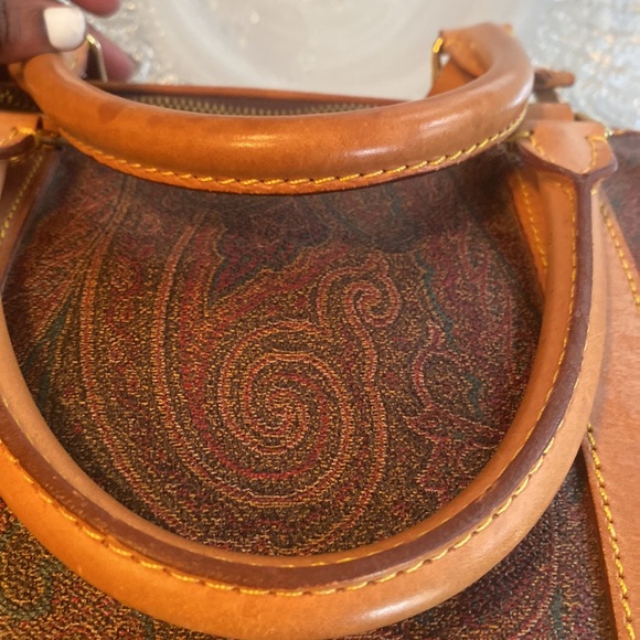 ETRO Duffle bag w/ luggage tag & lock and key. EUC! - Picture 12 of 17